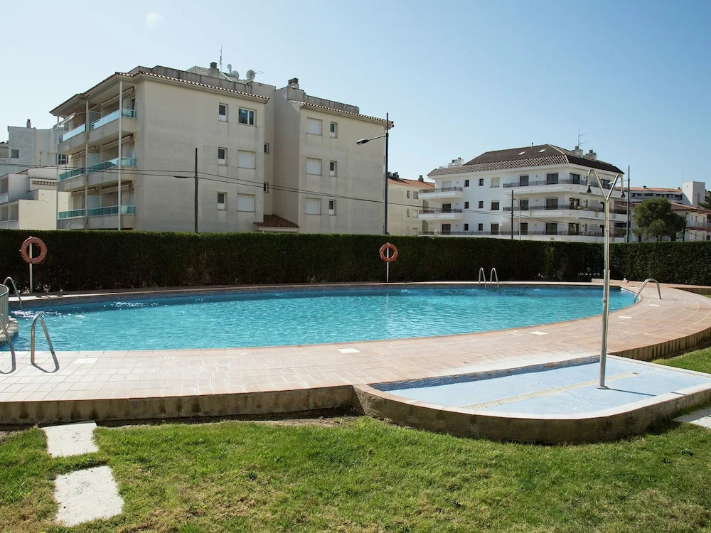 Beautiful apartment with pool for 4 in L'Estartit from at 50m. from the beach