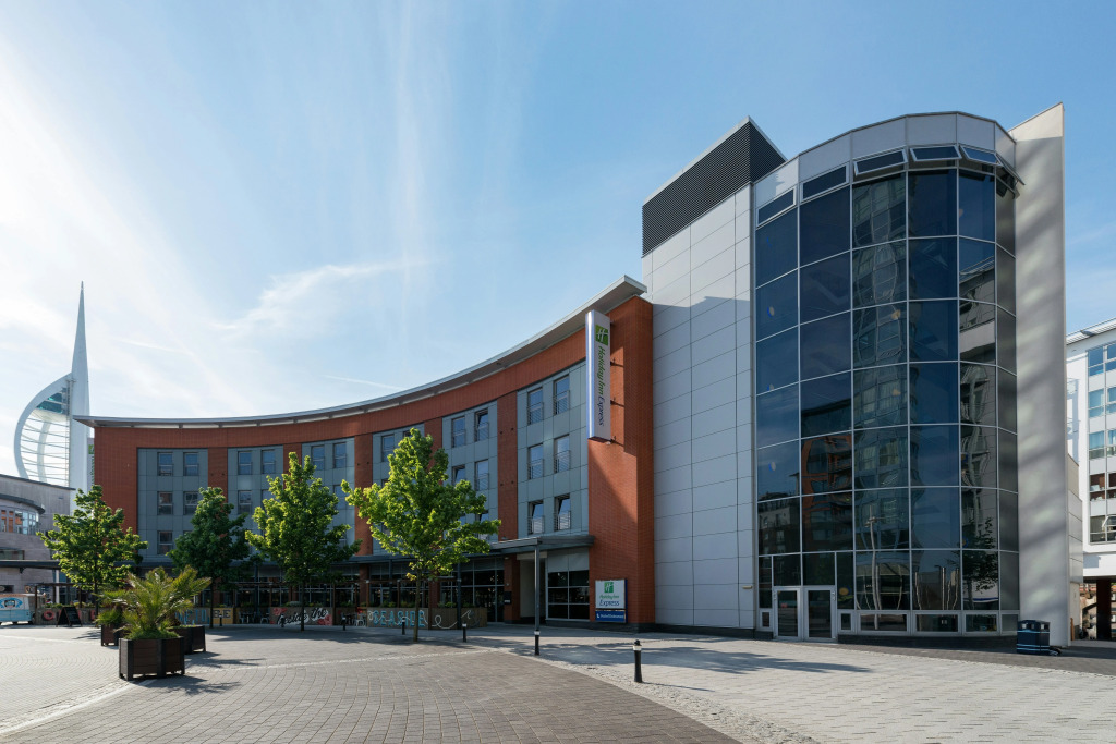 Holiday Inn Express Portsmouth Gunwharf Quays by IHG