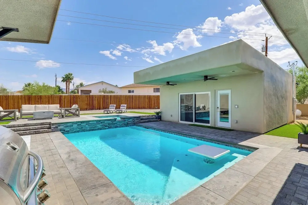 Casita + Chef's Kitchen: Lake Havasu Desert Oasis