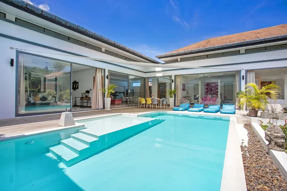 Modern 4BR Pool Villa Virginie Naiharn