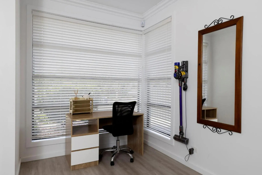 Cozy Getaway, King Bed with TV, NBN, Nespresso Coffee Machine