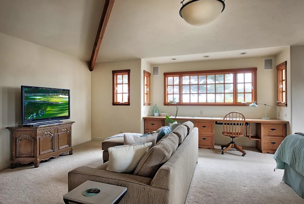 3718 Ocean Crest