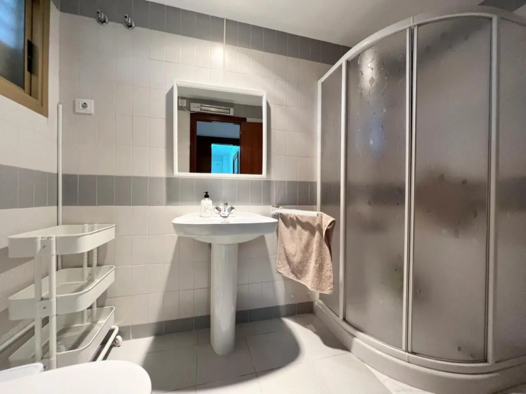 Two-Bedroom Apartament with terrace, pool in Alicante