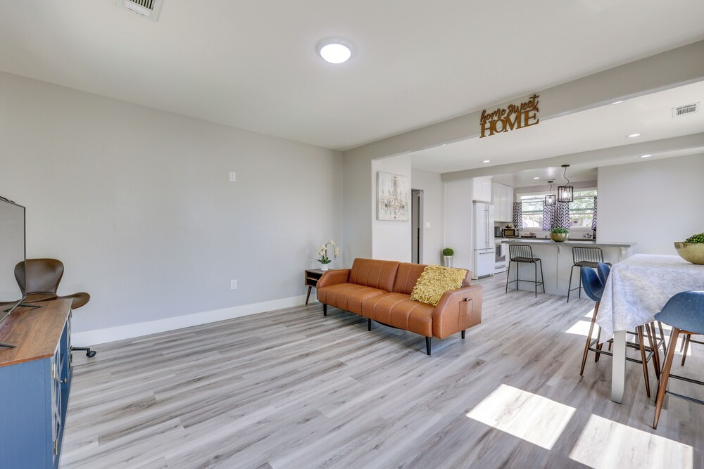 < 1 Mi to Main St Hanford! Home w/ Outdoor Space