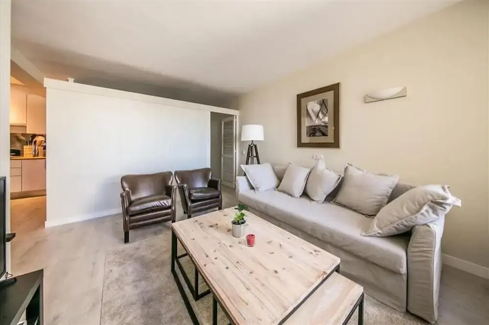 Colon 901 in Madrid With 1 Bedrooms and 1 Bathrooms