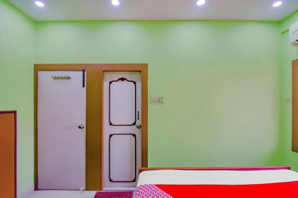 OYO Flagship 77620 Binayak Banquet & Ac Guest House