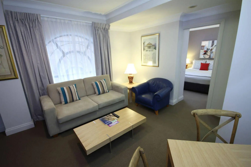Manor Apartment Hotel
