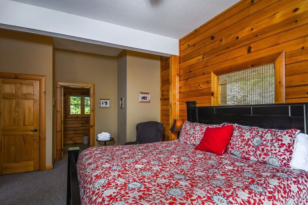 Cozy Bear Chalet