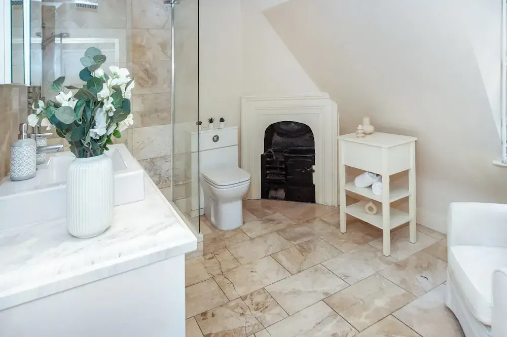 Spacious 3BR 2BA Flat in Central Soho