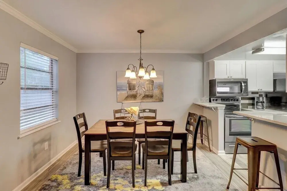 Renovated 2BR Hilton Head Home Walk to Shops