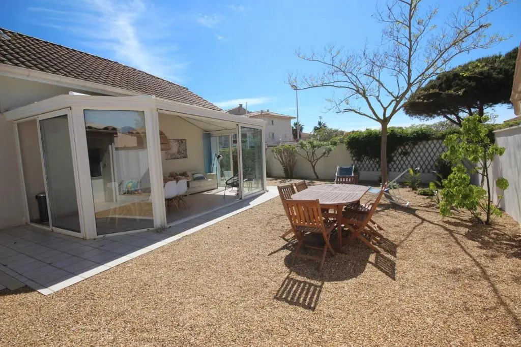Adorable maison de vacances plain pied au coeur de la station et proche des plages 4 chambres, jardin, WIFI, LXDUNE1