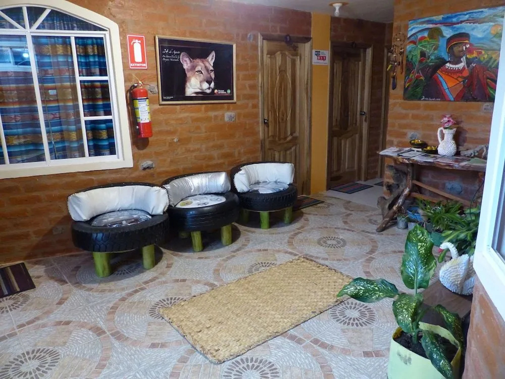 Hostal La Casa Amarilla City