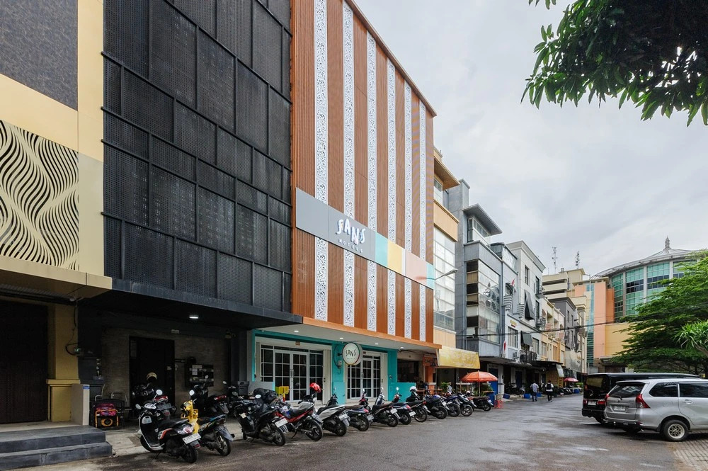 Sans Hotel Cengkareng