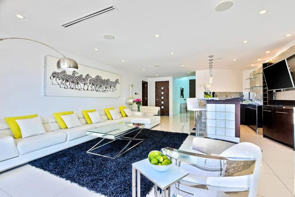 Hollywood Estate With Stunning Views