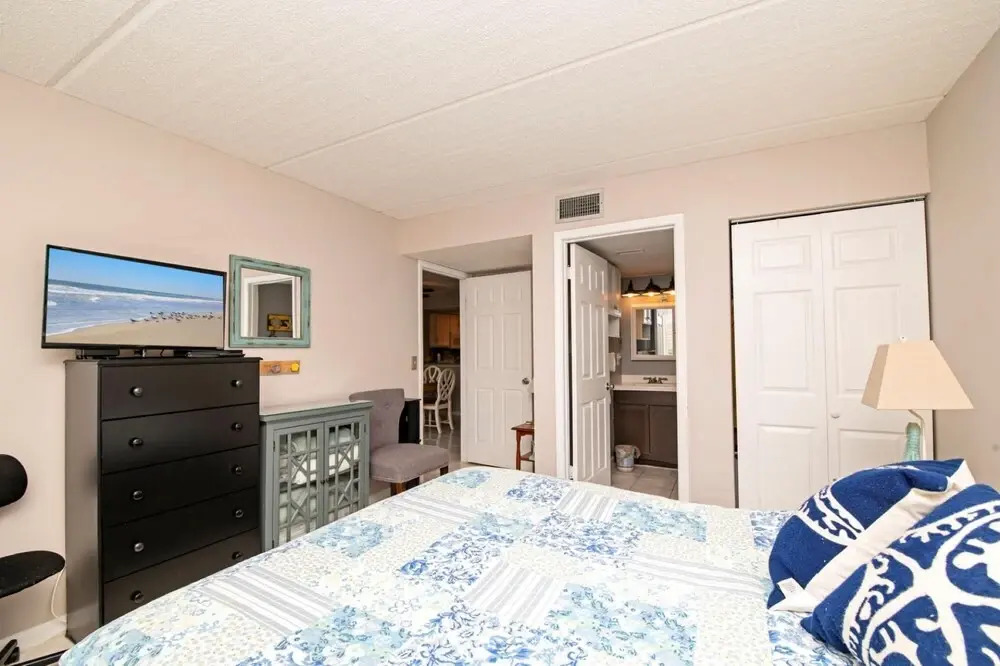5112 Near Ocean 1st Floor SE