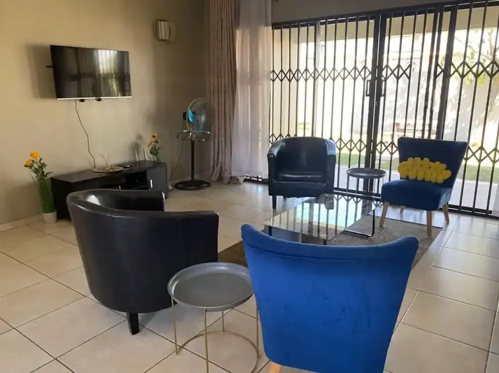 Luxurious 3 bed House Modern Open Plan- Borehole - 2046