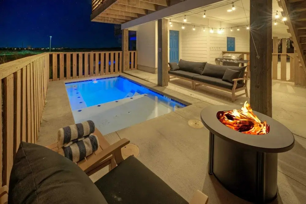 Sleeps 20 2 Homes w/ Beach Boardwalk Access, Water Canal Views, & Priv Pools