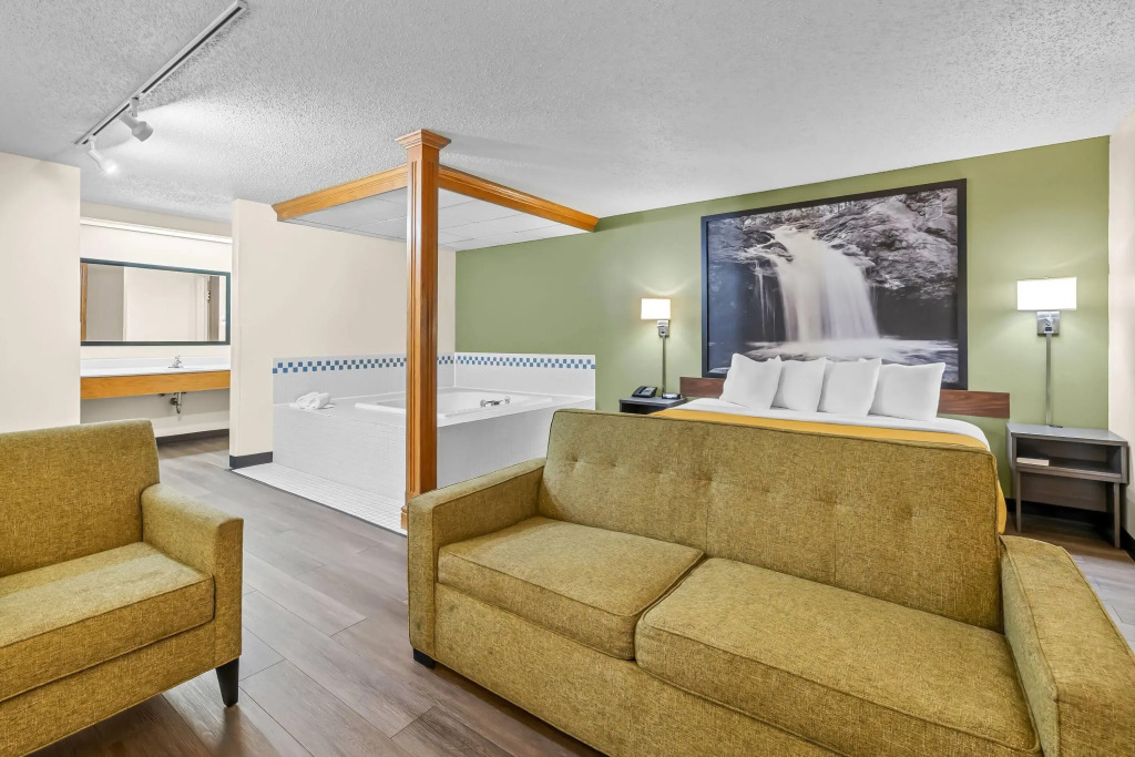 Super 8 by Wyndham Watertown WI