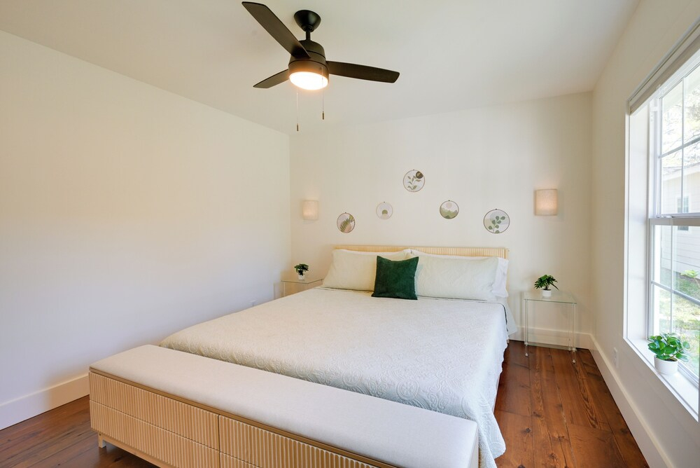 5 Mi to Pier Village: Coastal Jade Cottage