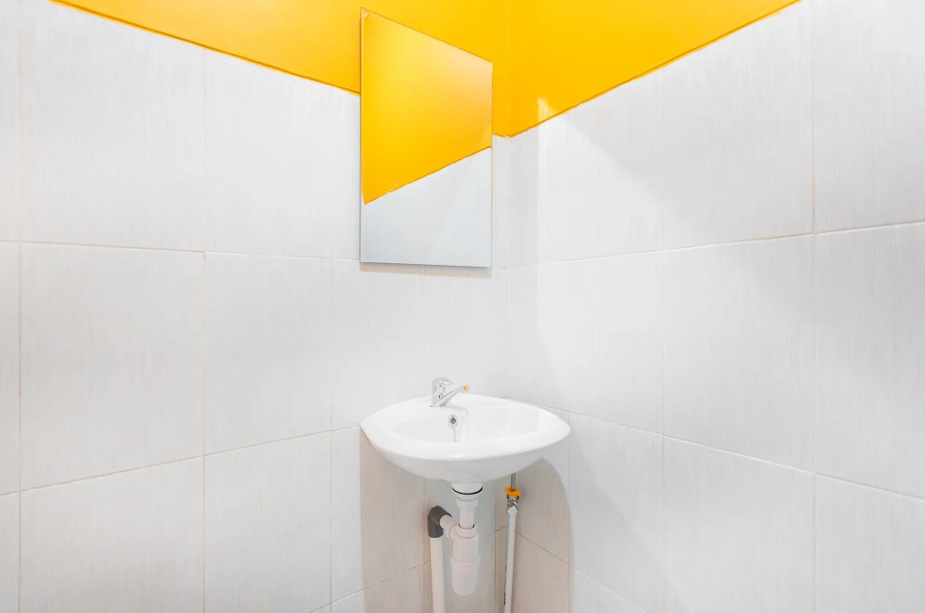 Mahkota Sivali near Soekarno Hatta Airport Mitra RedDoorz