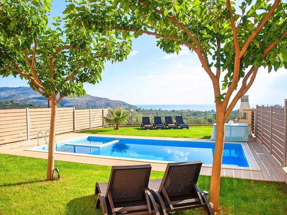 2 Villas Next to Each Other with Pool & Sea View