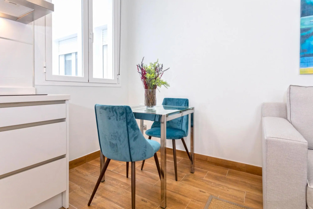 Modern 1 BD Apartment in the City Center Recaredo VII