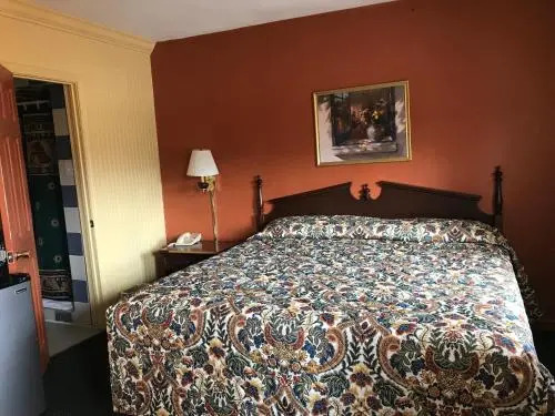 GreenLawn Motel