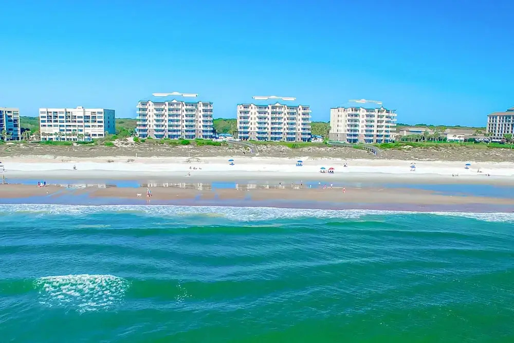 Oceanfront, 2nd-floor Condo With Balcony, Hdtvs, Wifi, AC & Shared Pool