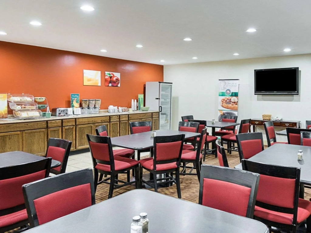 Quality Inn And Suites Skyways