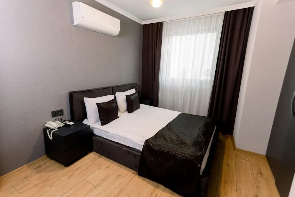 Tri̇o Hotel Airport