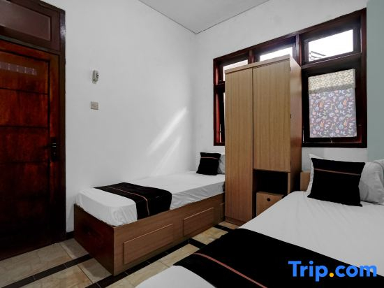 OYO 95035 Harmony Guest House Syariah Sawojajar