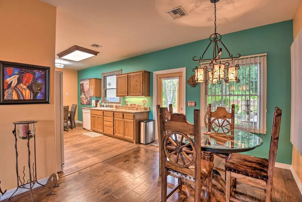 Shared Backyard & Hot Tub: Restful Mesa Retreat!
