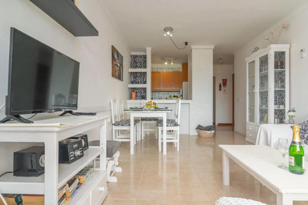 SOL - Nice flat close to the beach and leisure area Free WiFi