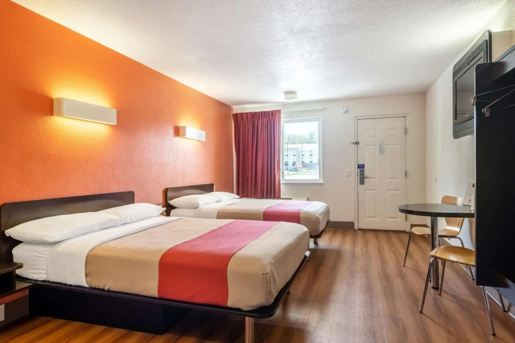 Motel 6-Youngstown, OH