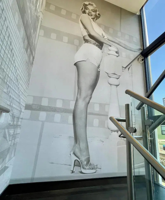 Hotel Rudra - Hollywood