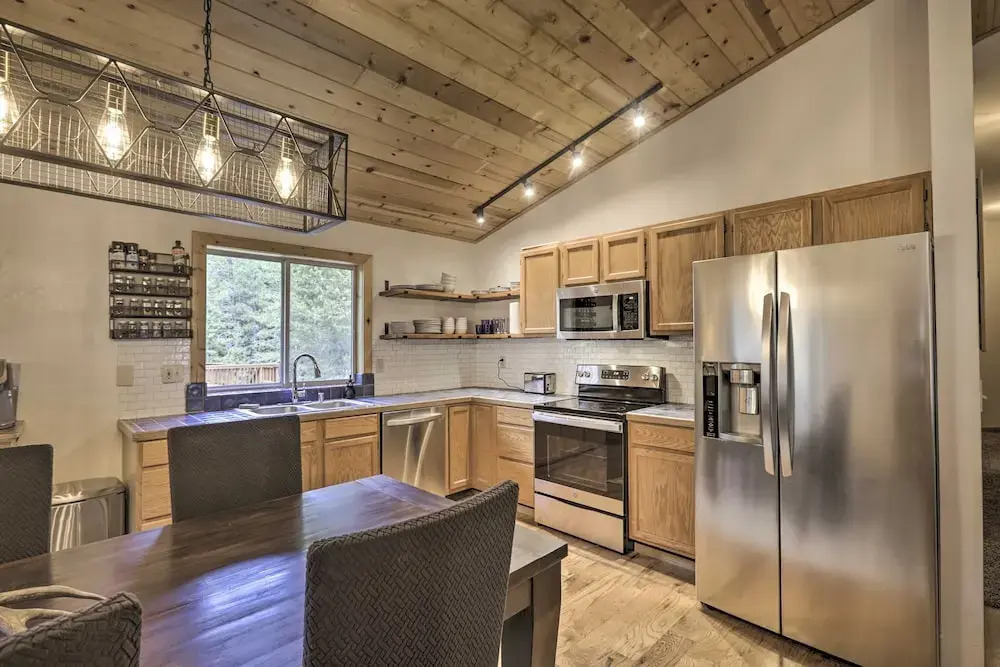 Game Room: Mountain Chalet 5 Mi to Donner Lake