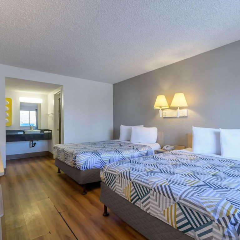 Motel 6 Hayward, CA- Silicon Valley Gateway