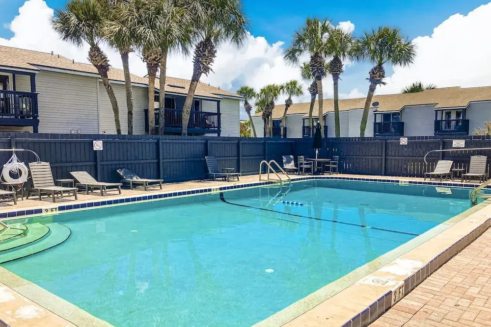 Two-story Condo With Pool, Tennis & Patio - 2 Short Blocks to the Beach