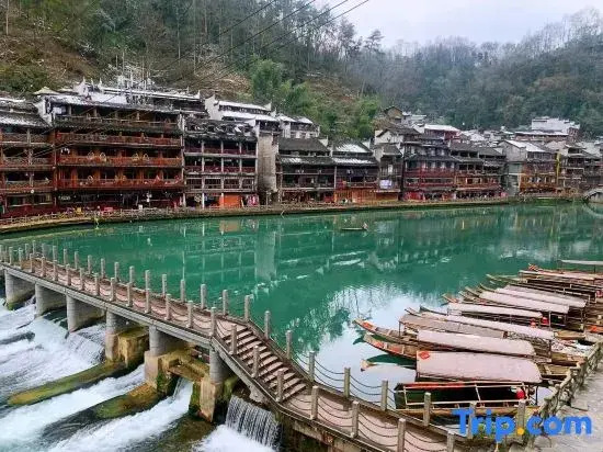 Jiuqi Shuidiao Getou Diaojiaolou Hotel
