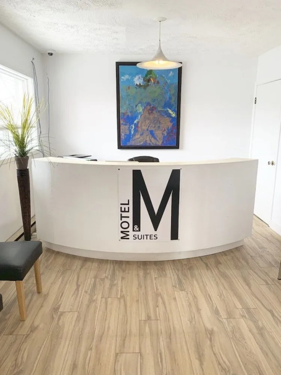 M Motel & Suites