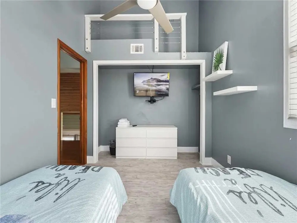 Hemingway Dream, 5 Bedrooms, Beach Front, Sleeps 14