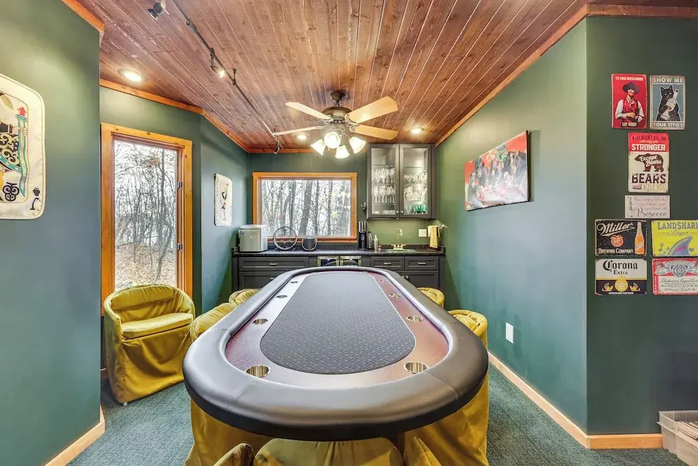Grand Wintergreen Resort Home w/ Hot Tub!