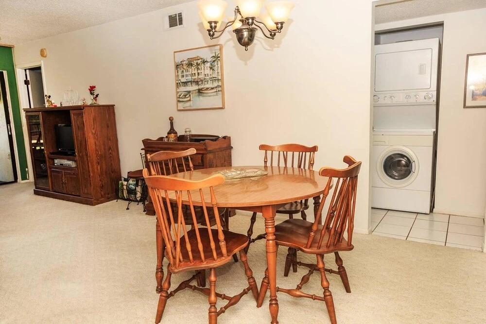 Golf Course View 2 Bedroom 2 Bath Condo!