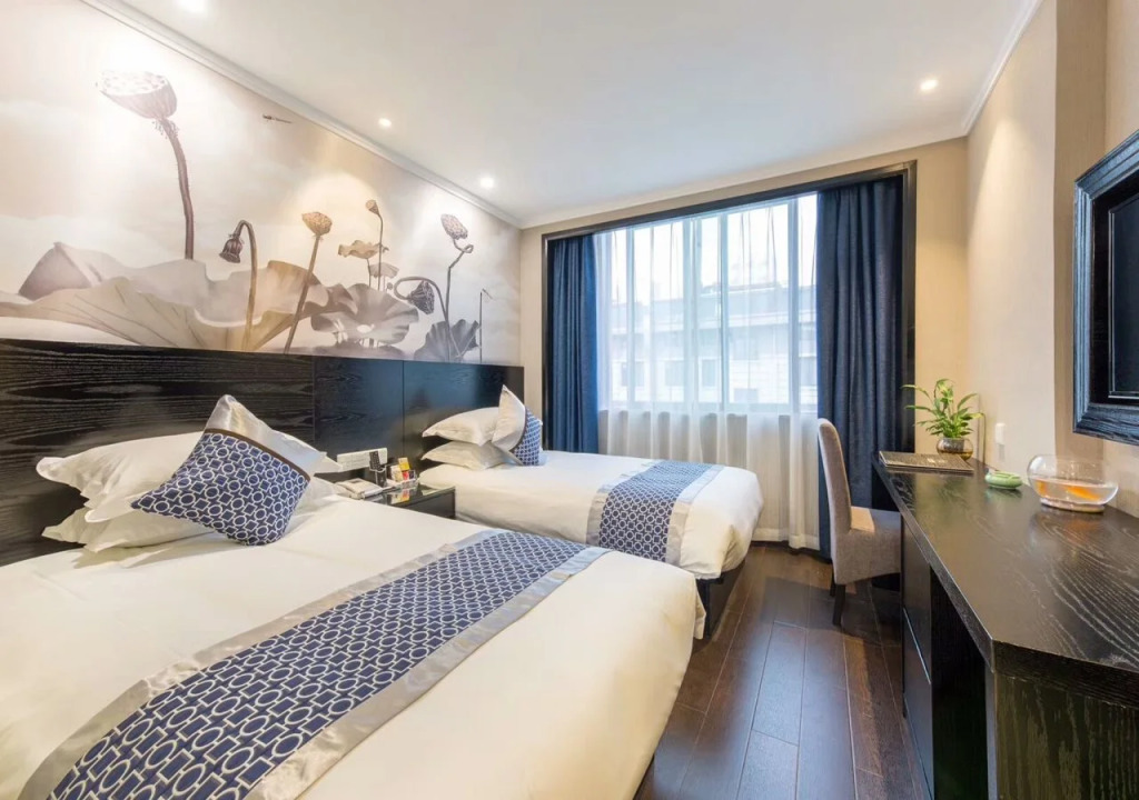 Yiwu Midi Hotel