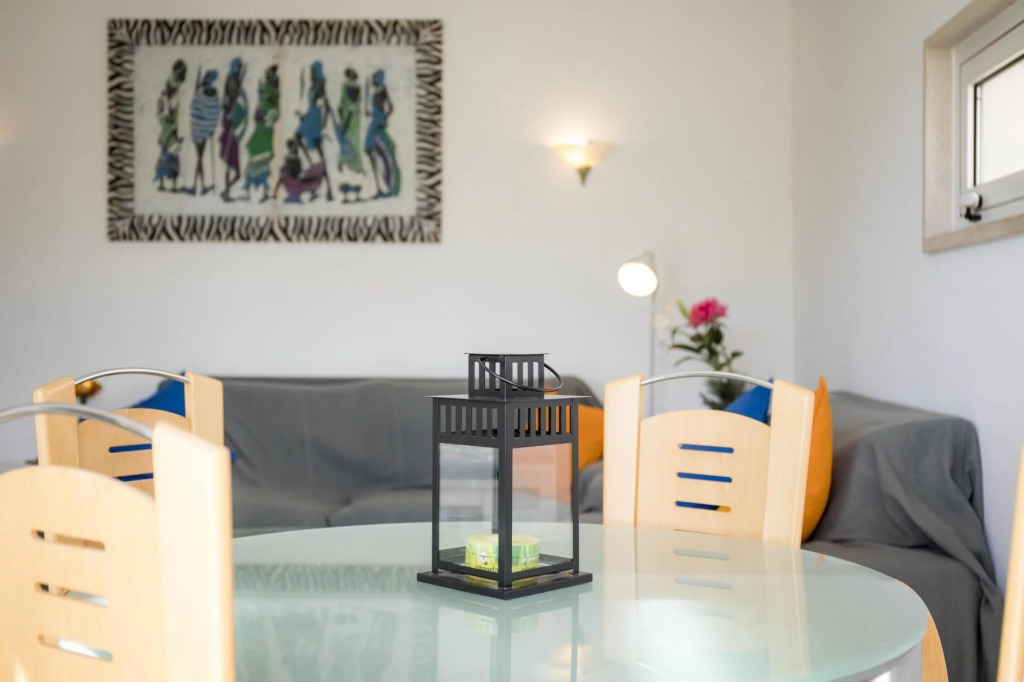 B06 - Top-Floor Marina Club 2 Bed Apartment