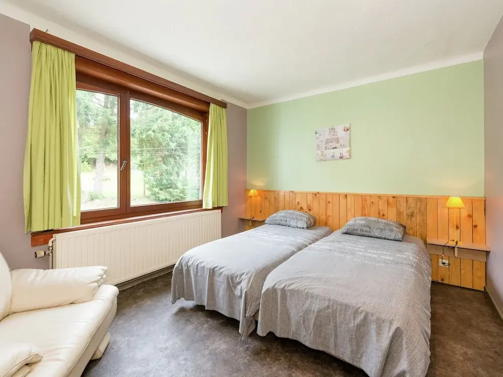 Large Group House with Welness Equipment & Swimming Pool near Malmédy