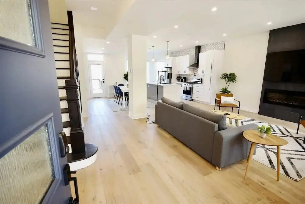 Pristine Petworth Family Home w Street Parking
