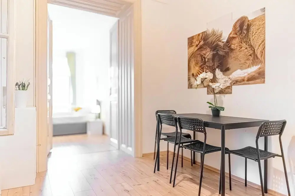 Ideal Group Stay 2 Apartments With WiFi