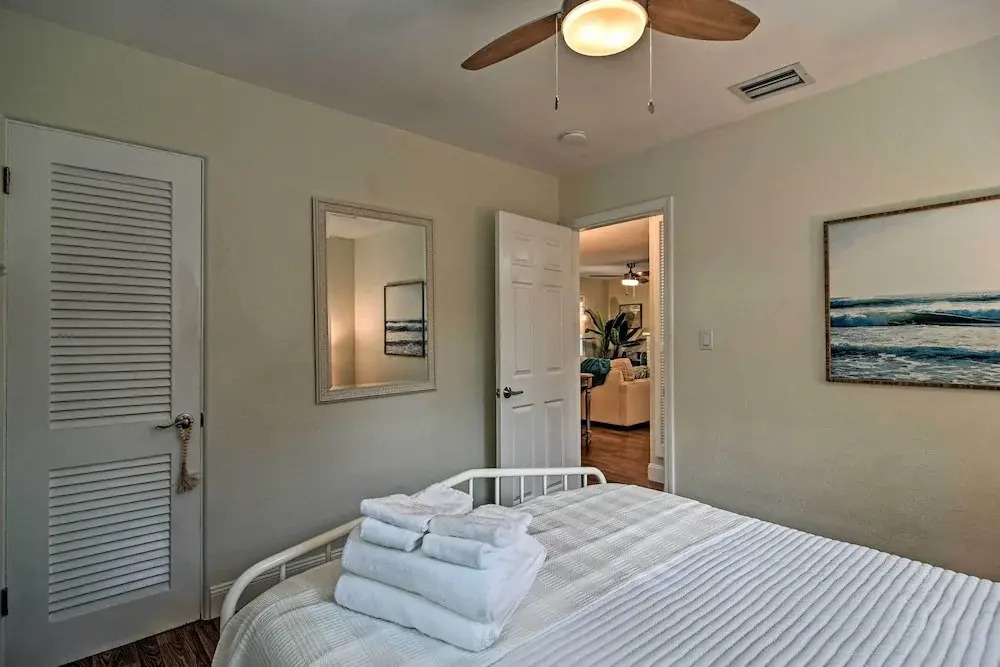 Cozy Jungle Escape < 1 Mi to Gulfport Beach!