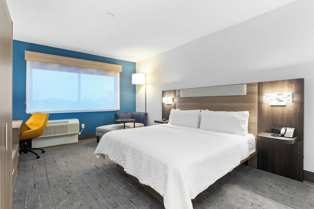 Holiday Inn Express & Suites Waco Downtown by IHG